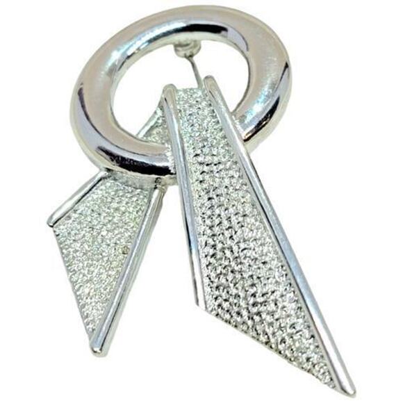 Monet Ribbon Brooch Textured Silver Tone Vintage Classic Style 2" L x 1" W - Picture 3 of 7